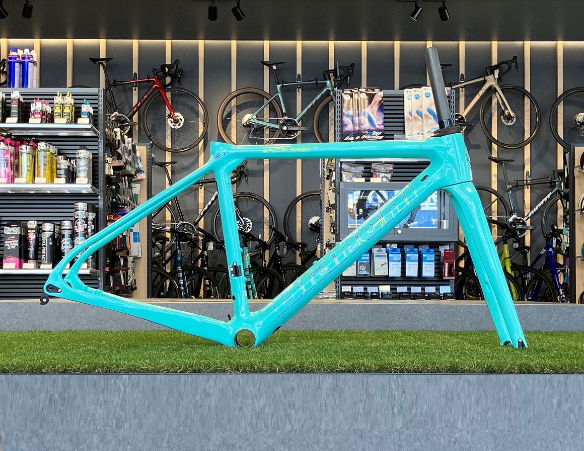 2024 SUMMER SALE 』開催中 随所までこだわり抜いたスペシャルなバイク BIANCHI 22 SPECIALISSIMA (ビアンキ  22 スぺシャリッシマ ) - THE BASE - 人生を楽しむための自転車基地 東京八王子市 ロードバイク専門店