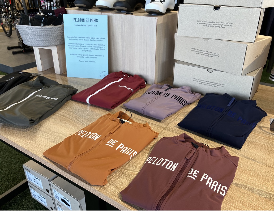 PELOTON de PARIS からさまざまな用途にマッチした秋春用ジャージ SPRINTEUR LONG SLEEVE JERSE(スプリンター  ロングスリーブジャージ) - THE BASE - 人生を楽しむための自転車基地 東京八王子市 ロードバイク専門店